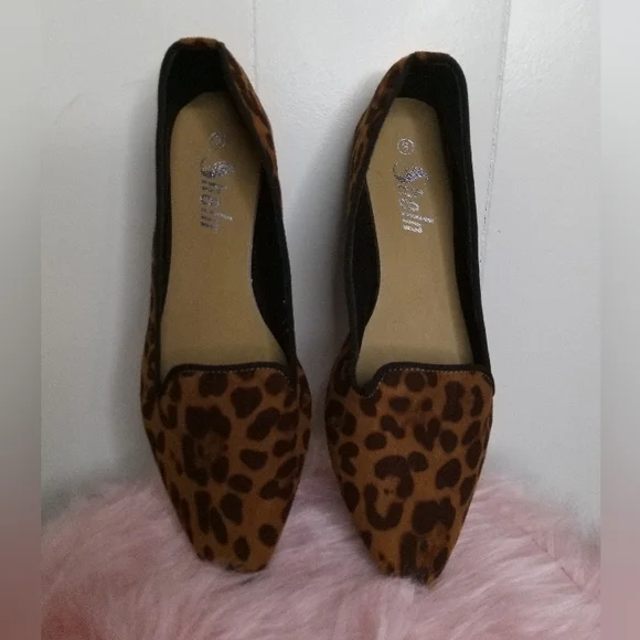 Shein brown 🤎 leopard pointy toed flats - Picture 3 of 4